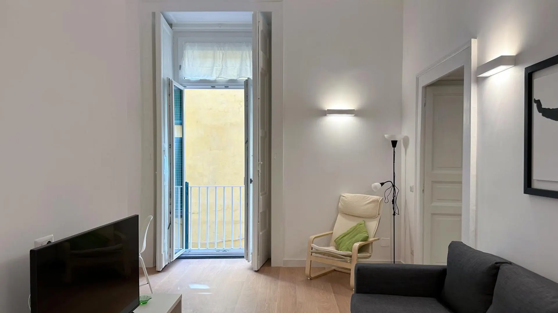 Tom Apartments Naples 0*,  Italy