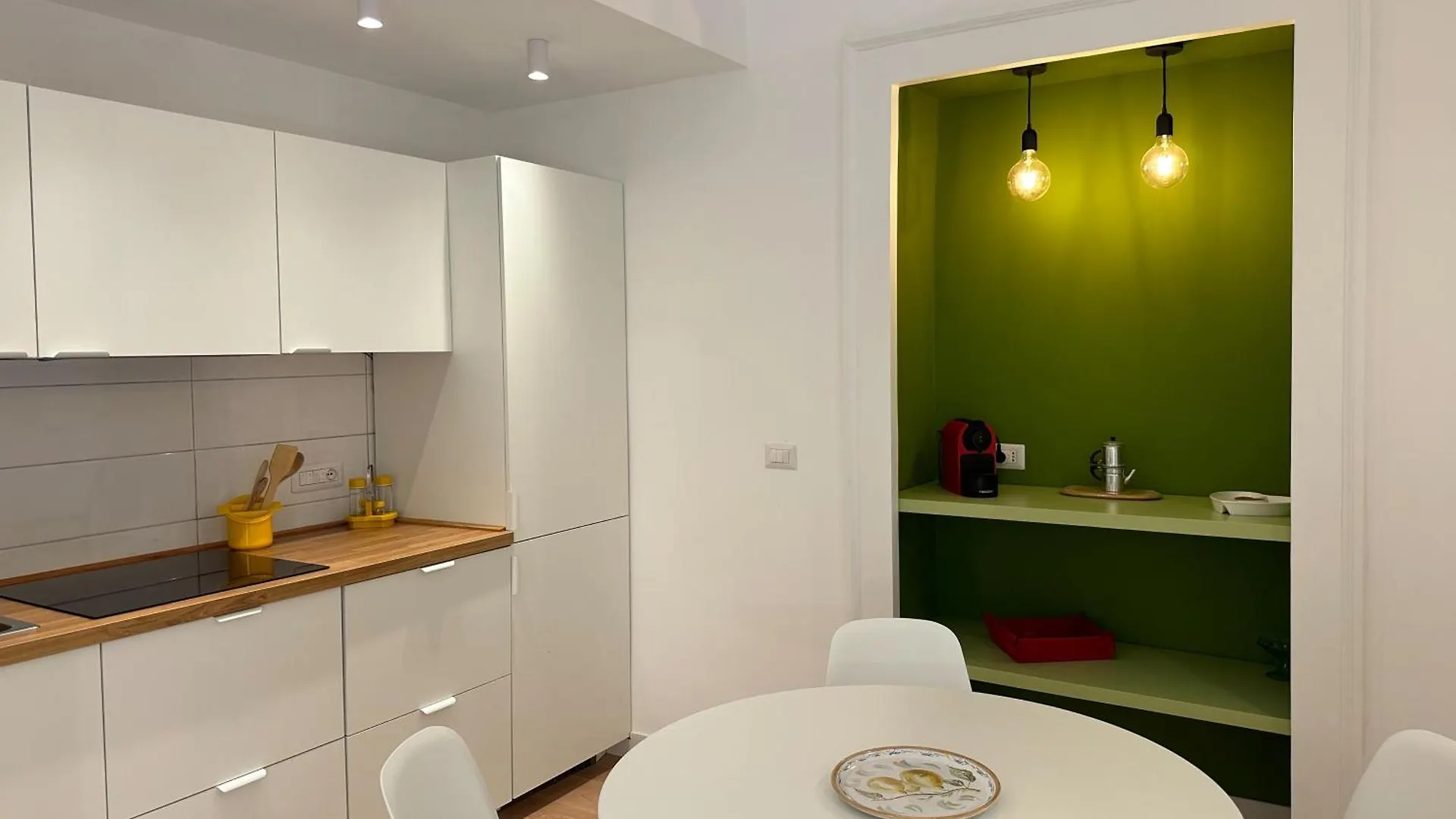 Tom Apartments Naples 0*,  Italy